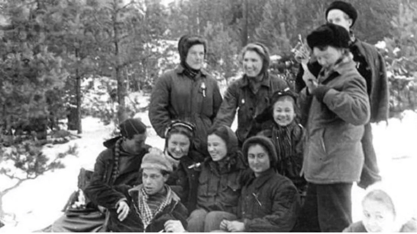 Туристы в полном составе.Взято из Яндекс картинки.