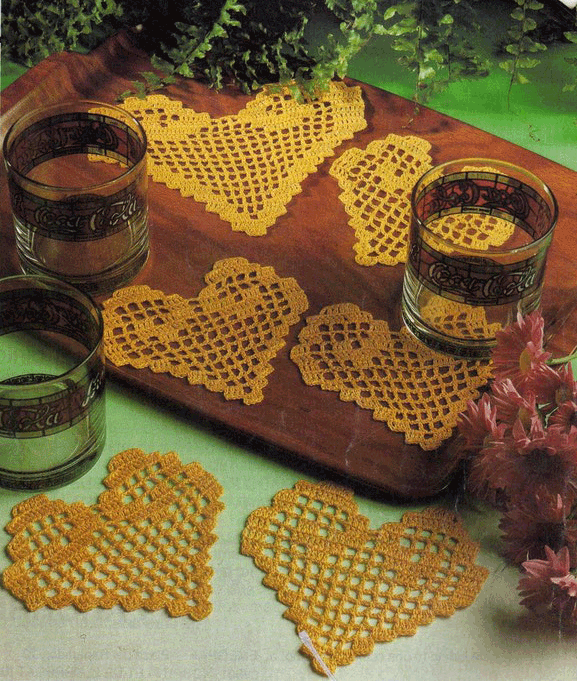 Маленькие салфетки-сердечки