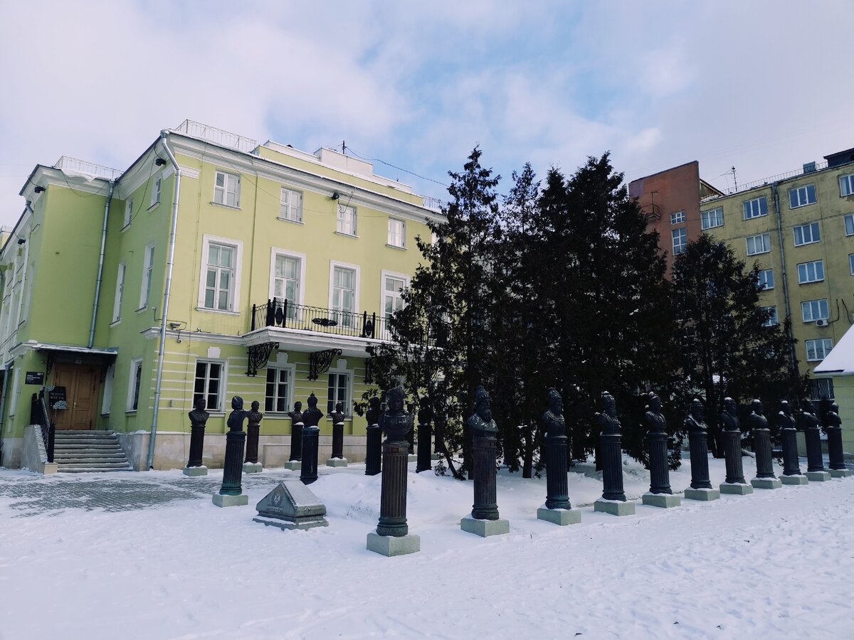 Адрес: Петроверигский пер. 4 ст1. Станция метро "Китай-город" 