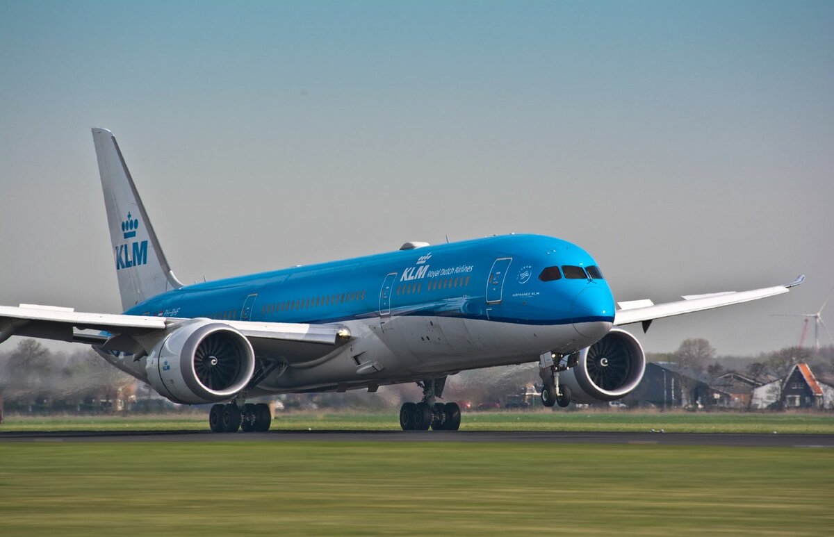 KLM 787