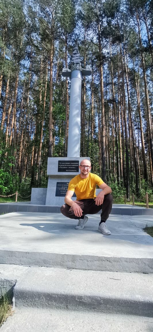 Уже вторую неделю меня не покидает мысль о суициде. С кем то поделиться этими мыслями не могу, какие то страхи испытываю. Да и посоветоваться то не с кем особо. Вот и решил снова вылить все в текст. 