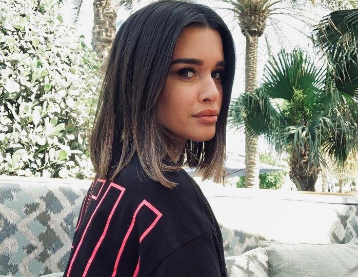 Ксения Бородина продолжает подогревать интерес подписчиков.Накануне в одной из сториз Instagram показала, что ночует в спальне одна без своего мужа.После разместила видео в котором поблагодарила подписчиков за слова поддержки. Ведущая "Дом 2" сказала что комментариев о личной жизни не будет по крайней мере ближайшее время.Вот только Ксения ясно дала понять, что не ждет третьего ребенка. Она поделилась кадрами, на которых она показала плоский живот и высмеяла слухи о своей беременности.