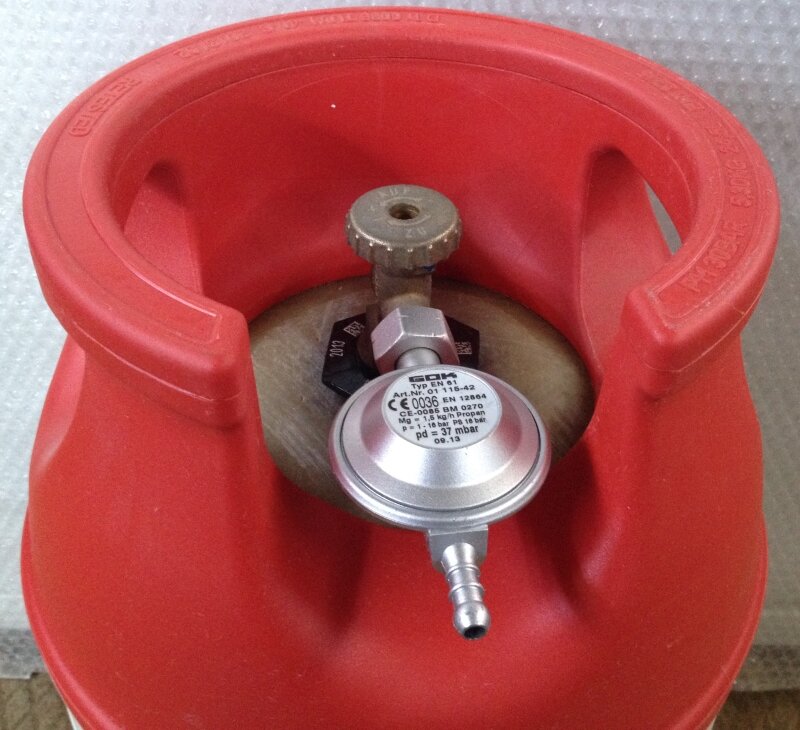 подключение плиты к баллону. подключение плиты к баллону. подключение газового котла к баллонному газу. газовый баллон для плиты. газовая рампа на 2 баллона пропановых.