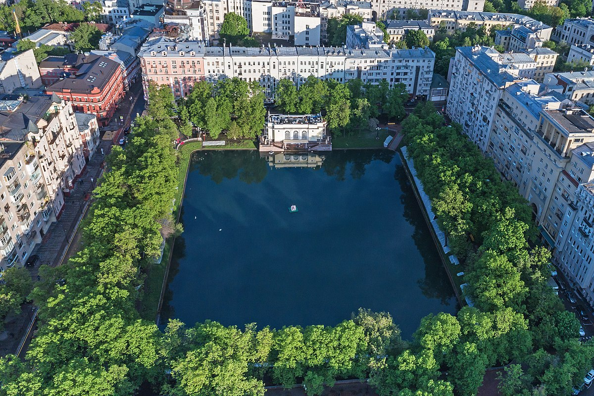 Патрики улица. Патриаршие пруды район Москвы. Патриаршие пруды зима 2023. Патриаршие пруды 4к. Il Ricco ЖК.