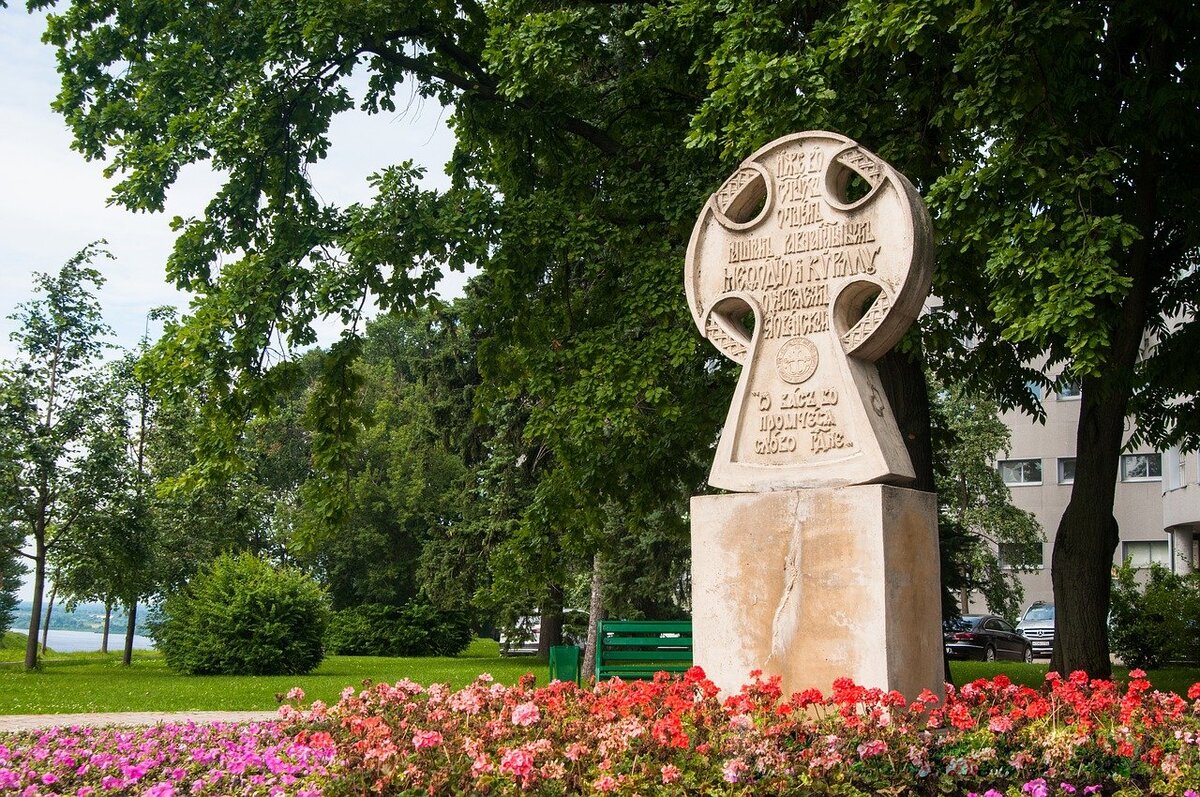 Поклонный крест Кириллу и Мефодию