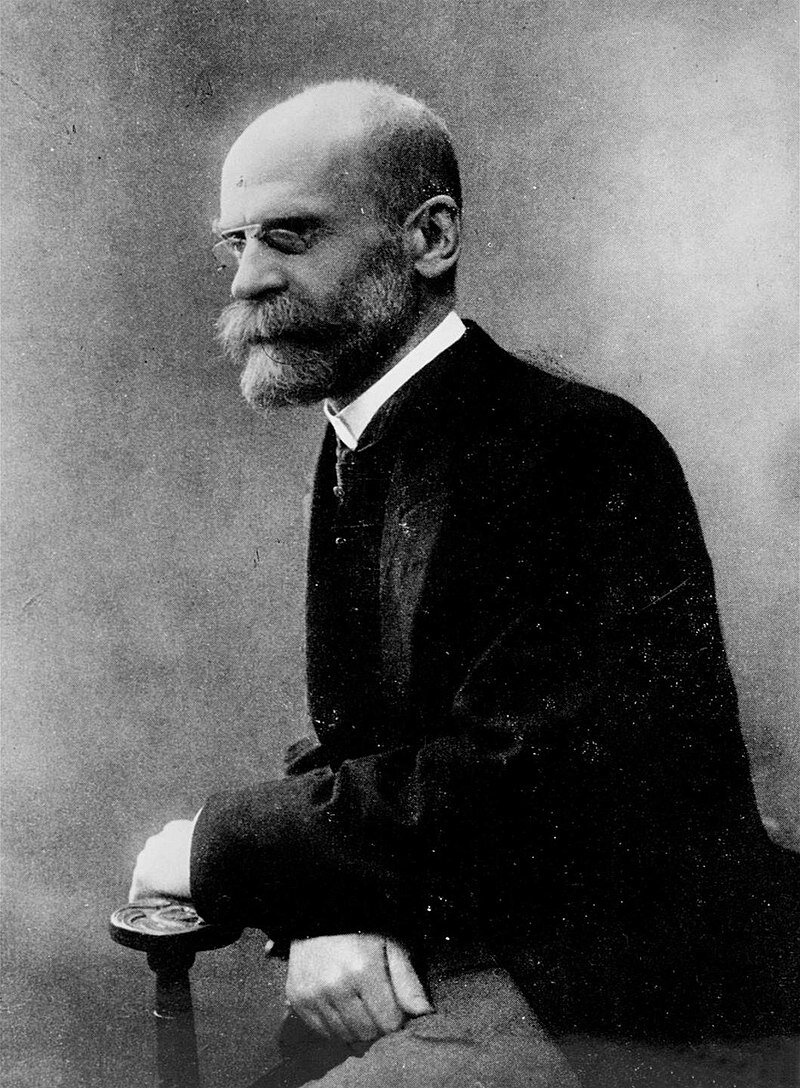 https://upload.wikimedia.org/wikipedia/commons/thumb/2/23/Émile_Durkheim.jpg/800px-Émile_Durkheim.jpg
