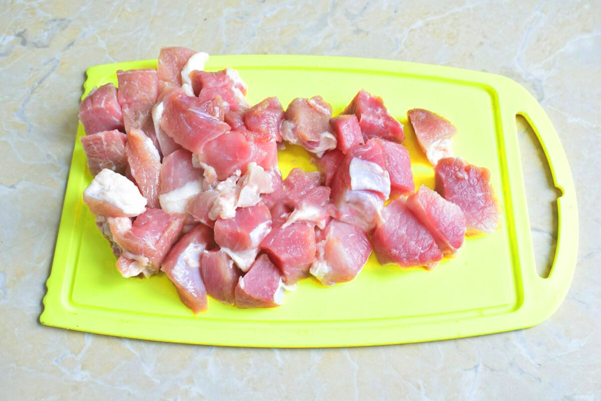 Как готовить жаркое из свинины?