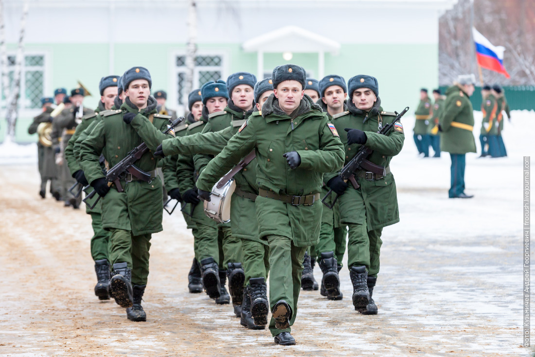 Зимняя форма Российской армии. Солдат в зимней форме. Российский солдат в зимней форме. Русский солдат в зимней форме.
