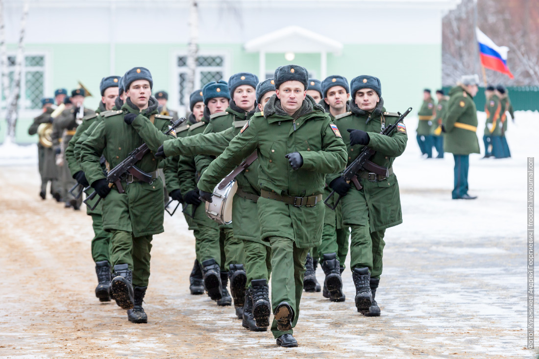 Осенний призыв. Зимняя форма Российской армии. Солдат в зимней форме. Российский солдат в зимней форме. Русский солдат в зимней форме.