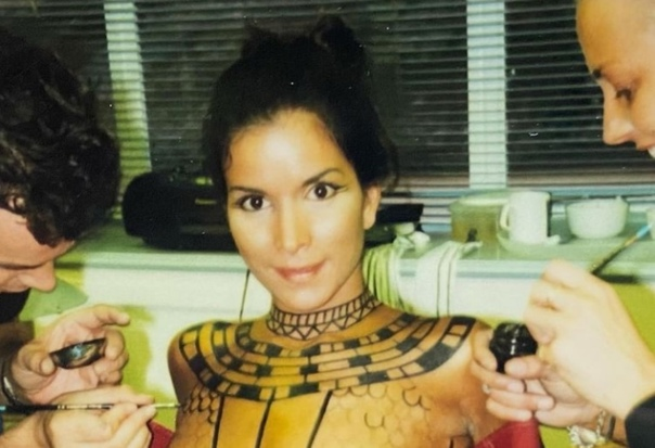 процесс нанесения грима