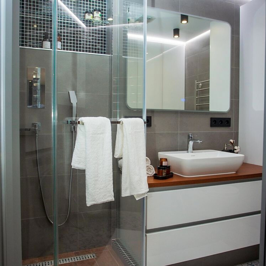 На стенах серый керамический гранит под бетон коллекции "Про Стоун" KERAMA MARAZZI