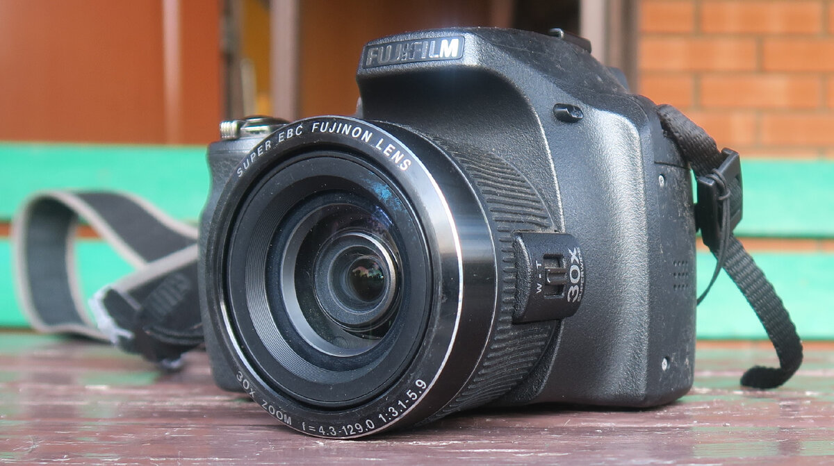 Fujifilm FinePix SL300