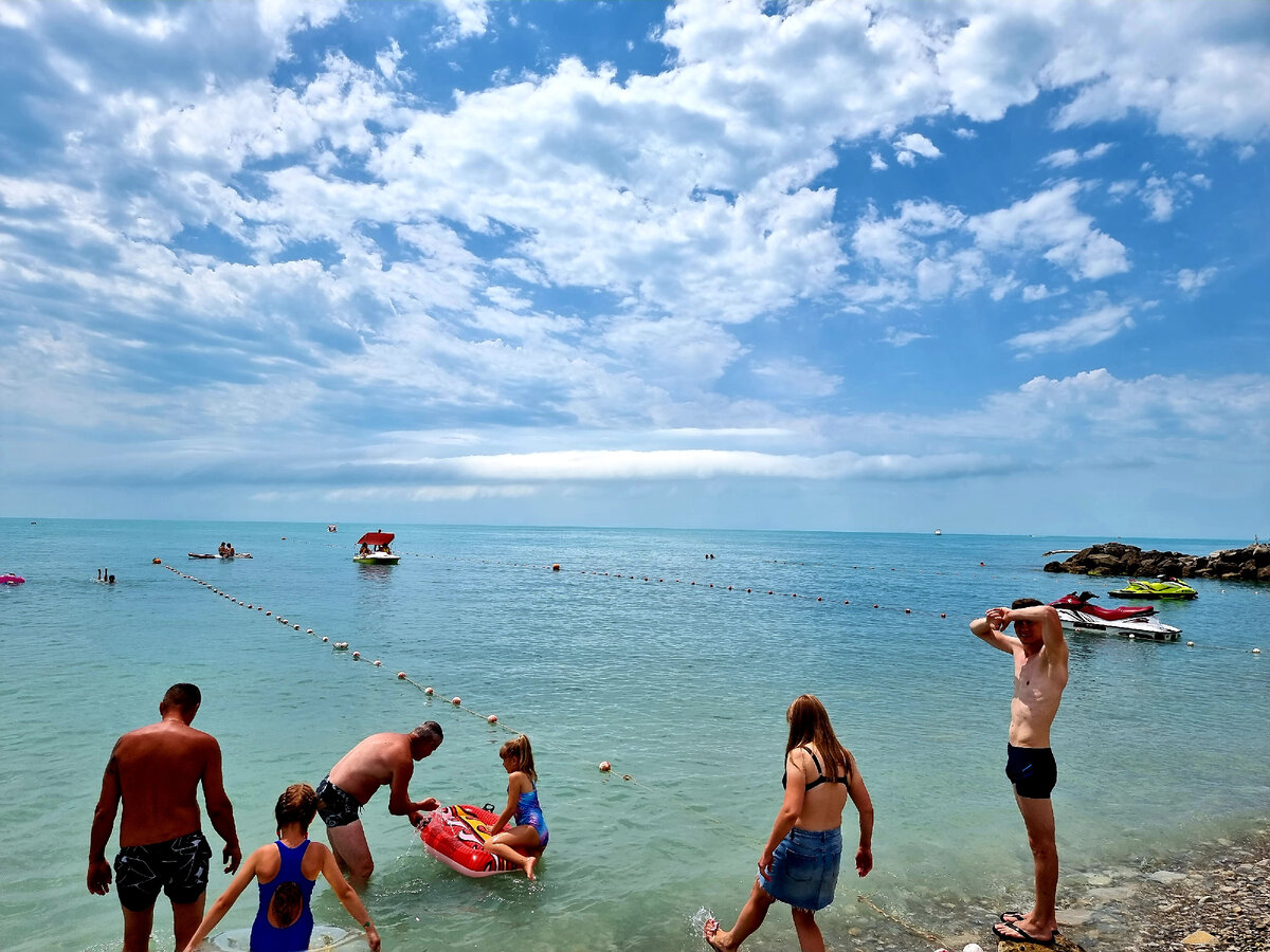 море в геленджике в августе