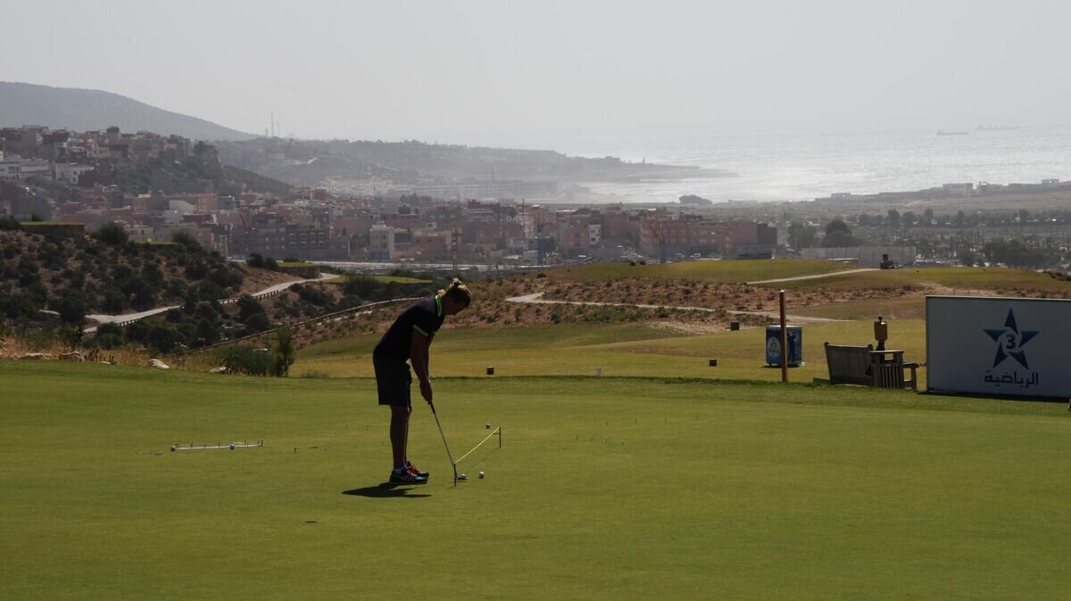    Гольфист на площадке Tazegzout Golf в Агадире© РИА Новости / Наталья Селиверстова