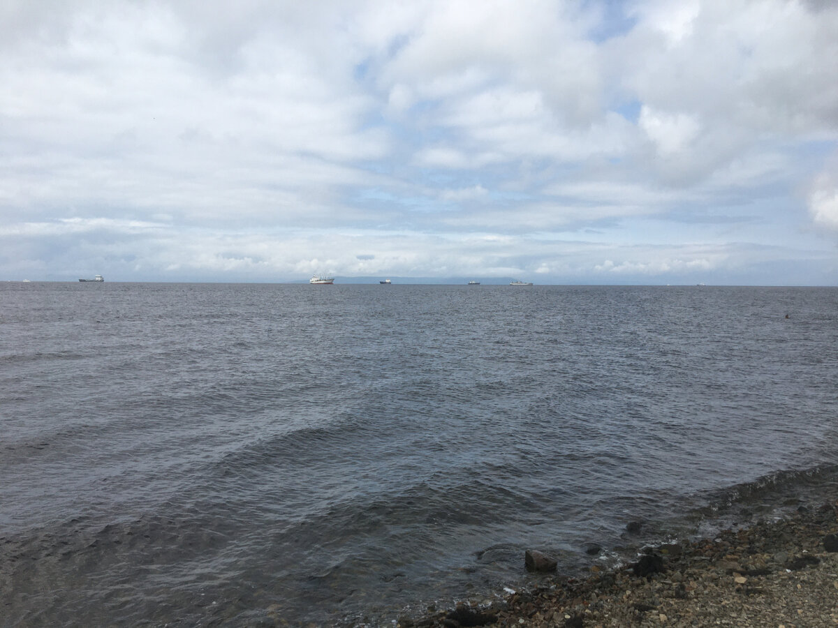 Это у маяка пляж