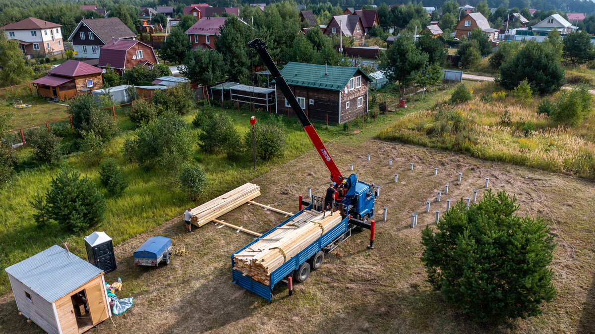 Во второй день стройки приезжал фотограф. 