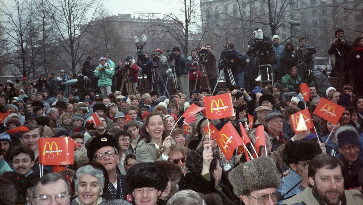 Открытие первого McD в Москве, 1990 год. Фото: Sputnik / Юрий Абрамочкин 