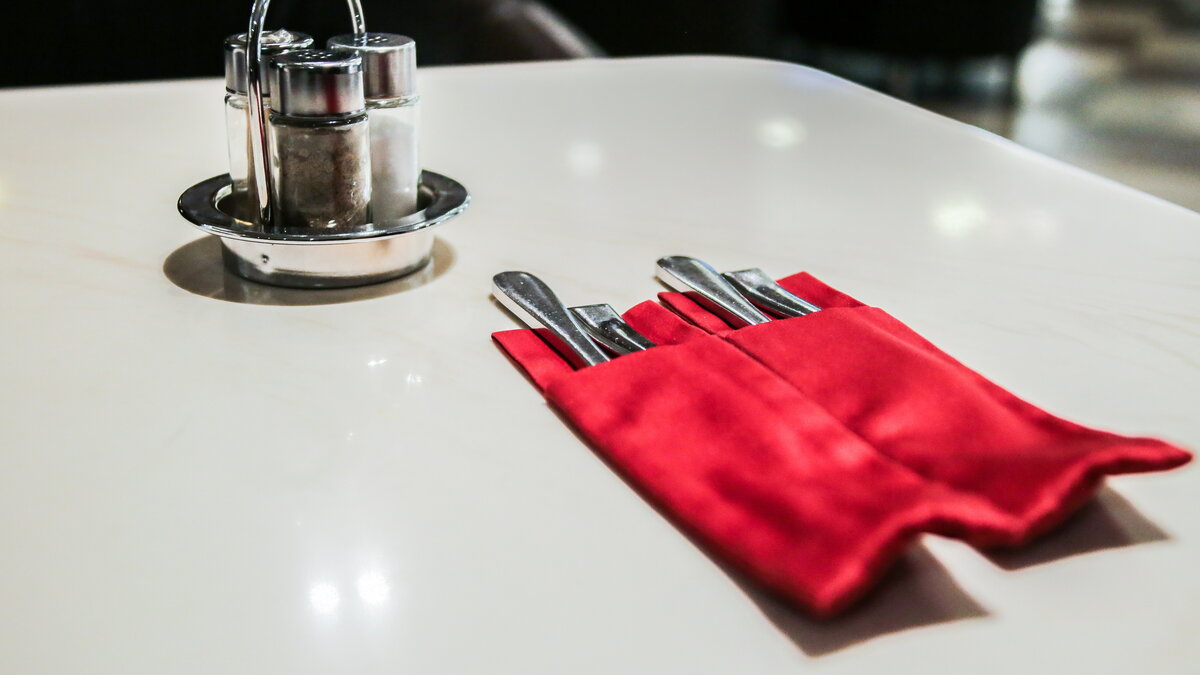     Общая площадь объекта составляет 2300 квадратных метров.