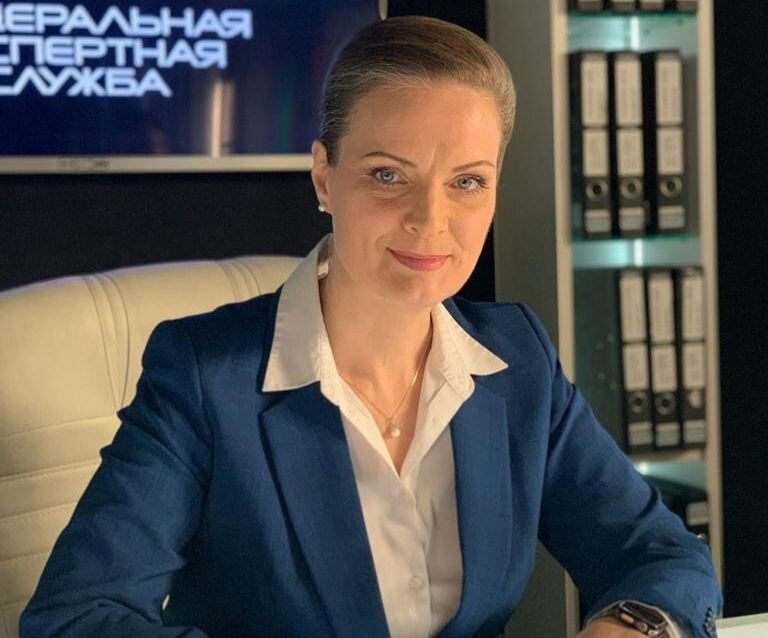 Ольга Копосова запомнилась многим поклонникам по съёмкам в сериале "След", в роли Галины Рогозиной
