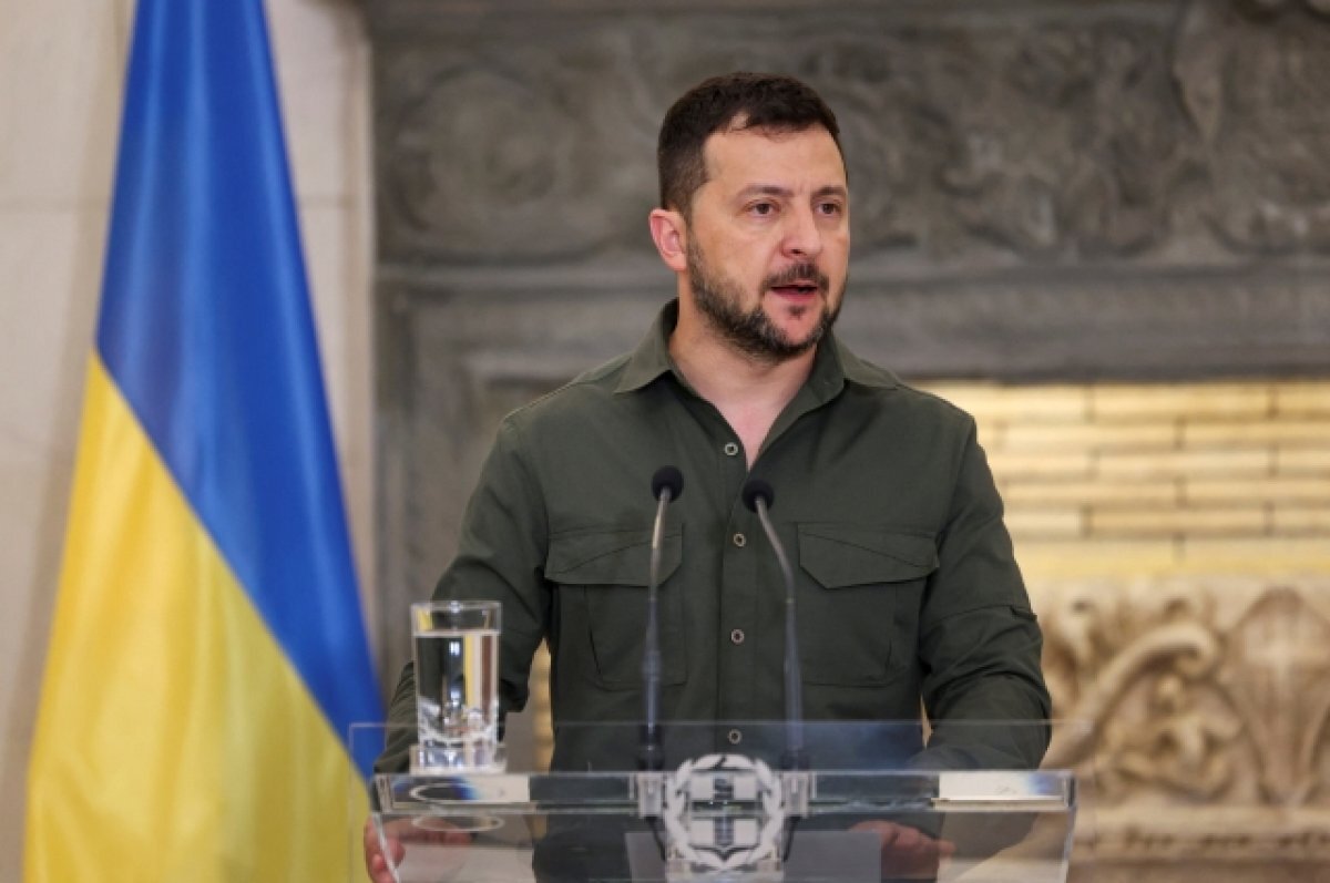    Фаворит Пугачевой Савин заявил, что Зеленский рассказывал ему, как любит РФ