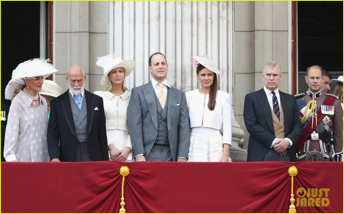 королевские семьи 10. лилибет диана маунтбеттен виндзор. евгения йоркская принцессы великобритании. королевские семьи 10. софи уинклман с семьей.