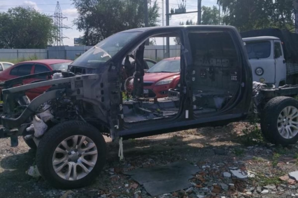    Омский чиновник разобрал свою машину перед её оборотом в доход государства