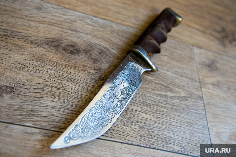    Мужчины поругались, выпивая алкогольные напитки в квартире