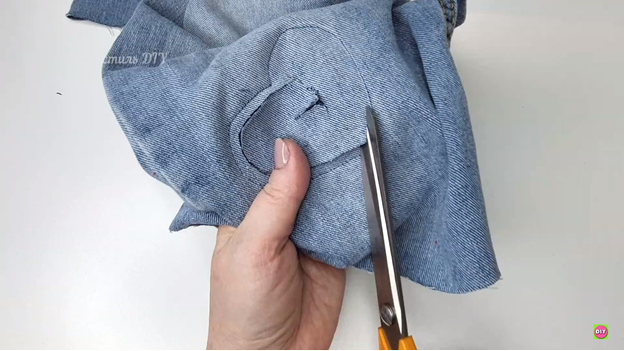 Бесполезно ругать детей за дырки на джинсах. Проще найти способы устранения повреждений. Если правильно подойти к процессу реставрации одежды, она сможет послужить еще 1-2 сезона.-8