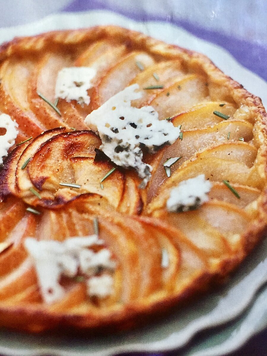 Рассыпчатый пирог с грушей