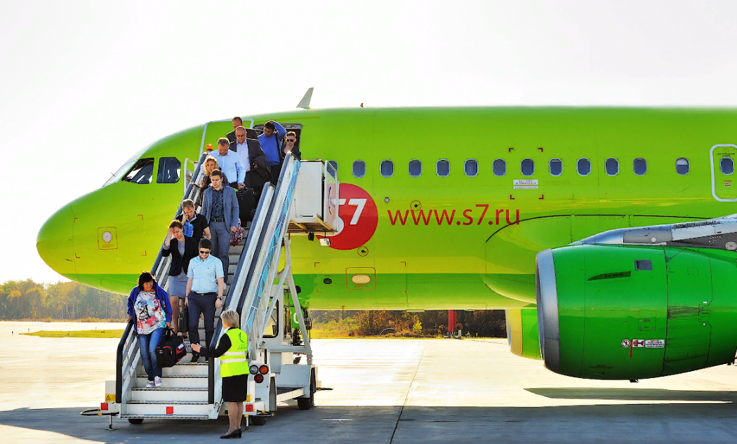 Бывшие самолеты s7. Самолеты эссевен авиакомпания. Самолёт s7 Airlines. Самолёты авиакомпании s7. Самолёты s7 Авиапарк.