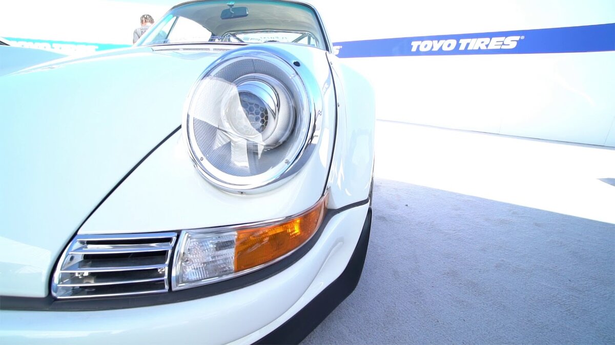 Проект "E-RWB" от американской тюнинг-студии StreetFighter LA на 100% безопасен для окружающей среды. Почему? Читайте далее...