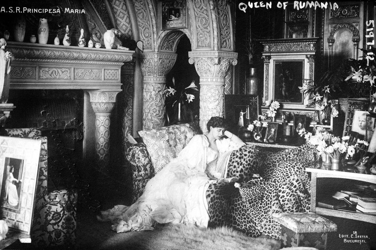 Мария Эдинбургская/ Румынская/ в мехах