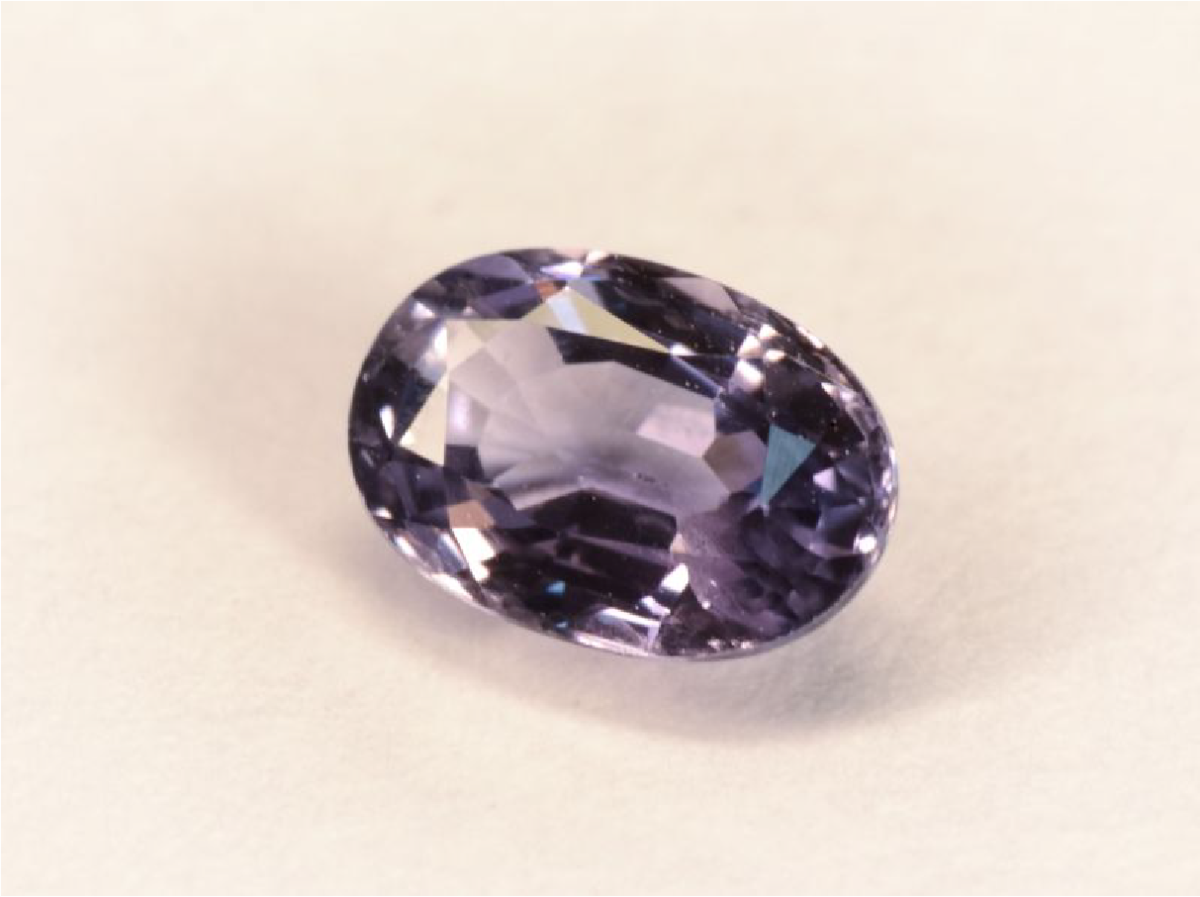 Некоторая часть сиреневых сапфиров меняет цвет от сиреневого к фиолетовому. Статьи выходят каждый день после 18:00 по мск.