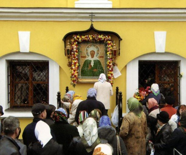 Паломнические поездки матрона московская. Мощи Матроны в Покровском монастыре.