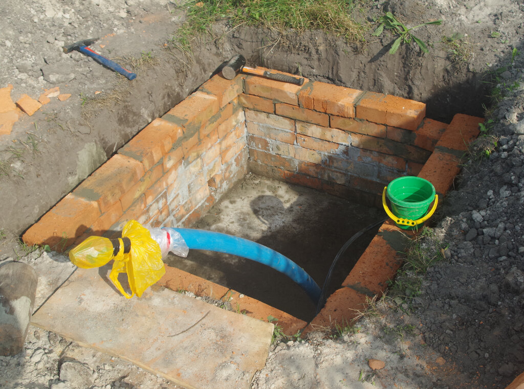 кессон приямок. яма для насоса. приямок для насосной станции. приямок для дренажного насоса в подвале. дренажные насосы выгребных ям.