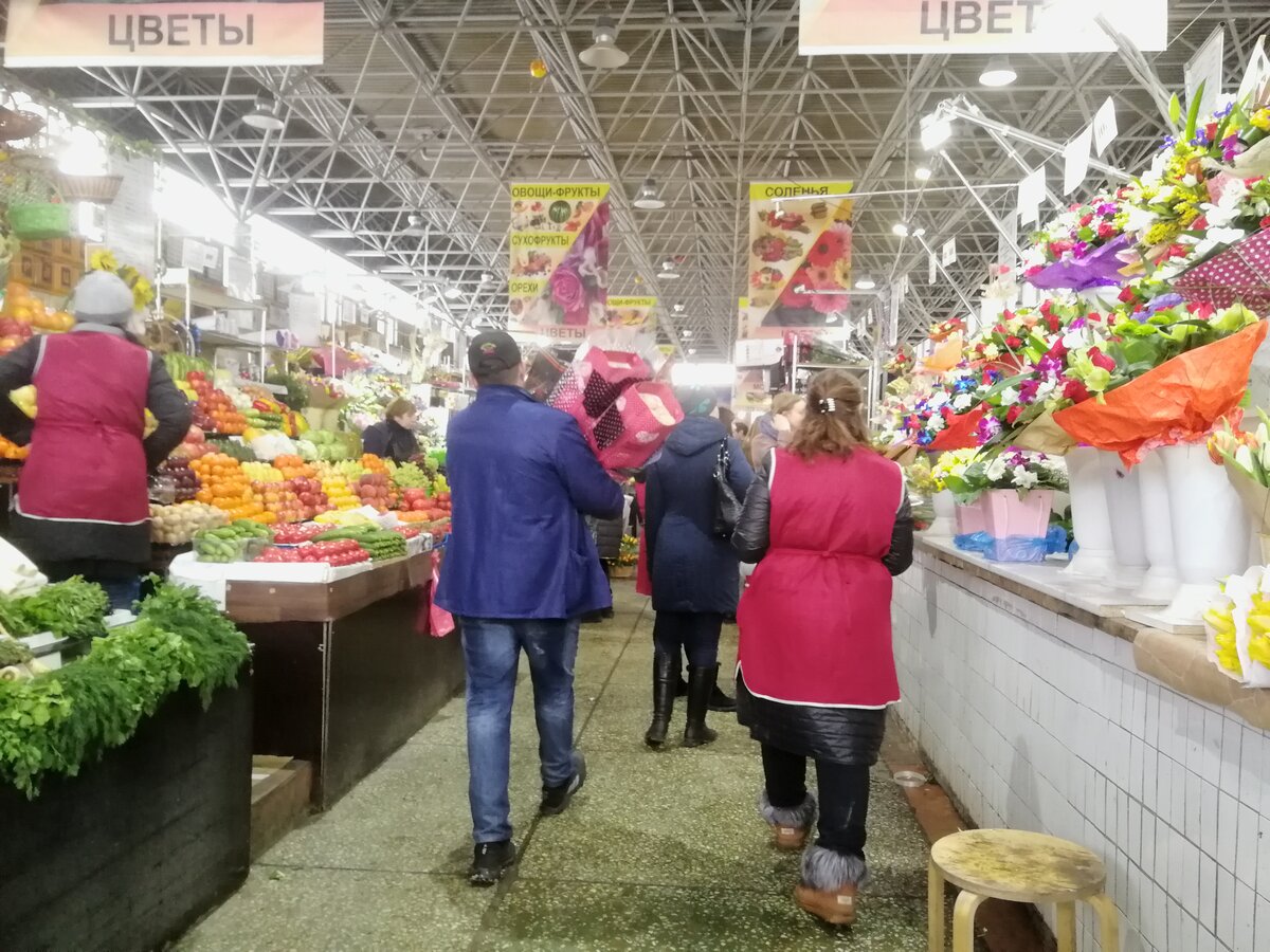 Как работает рижский рынок. Рижский вокзал Цветочная база. Цветочная база Рижский рынок. Рижский вокзал цветочный рынок. Магазин цветов Рижский рынок.