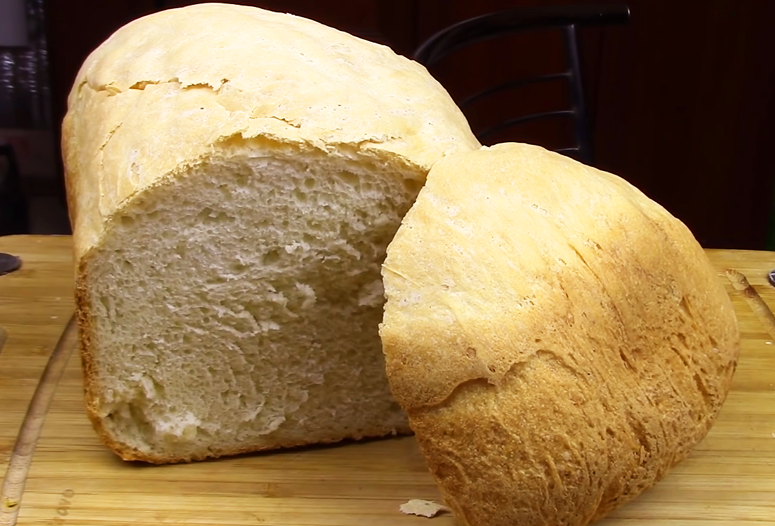 Белый хлеб в хлебопечке. Хлеб в хлебопечке. Вкусный хлеб в хлебопечке. Пшеничный хлеб в хлебопечке. Хлеб на опаре в хлебопечке