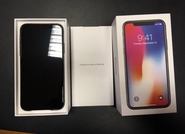 Телефон полностью оригинальный. Не активирован и в заводской упаковке. Все целое и хорошо упакованное.