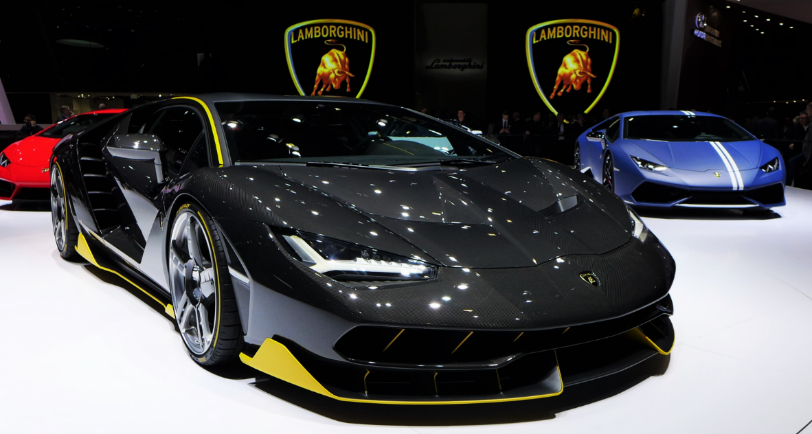  Этот зверь имеет двигатель 6.5 ltr V12 с силой 770 лошадиных сил . Он достигает скорости 100 км в час всего за 2,8 секунды. Максимальная скорость указана как 357 км / ч для него.
Цена - $ 1,9 млн 