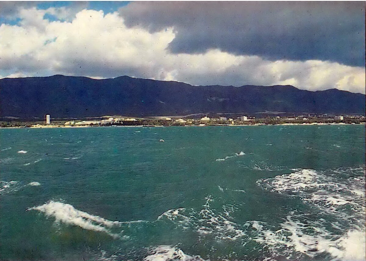 1. Вид на город с моря 