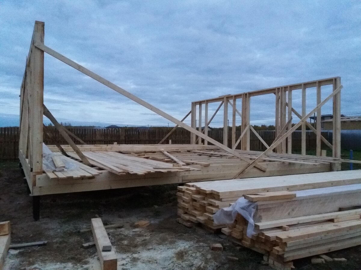 Первые стены поставлены! Ура!