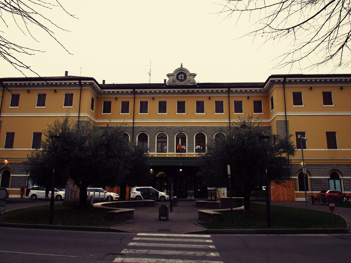 Станция. Железнодорожный вокзал Дезенцано. Пункт 1.