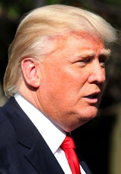 2. Не обязательно быть миллиардером, чтобы иметь хорошую прическу. Достаточно посетить салон красоты. Но Дональд Трамп явно не тратит свои миллиарды на поход в парикмахерскую.