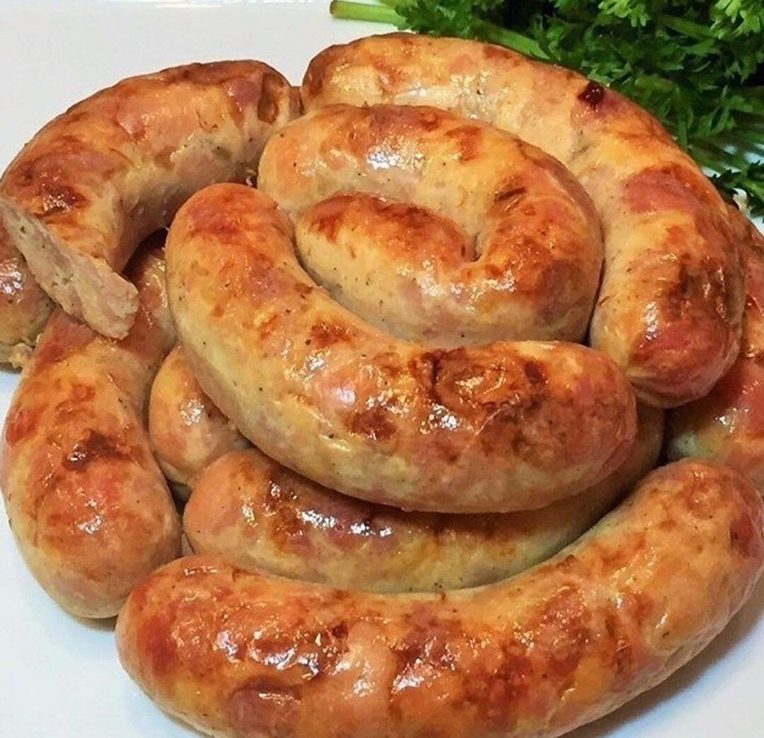 Домашние сосиски из свинины с болгарским перцем в пищевой пленке