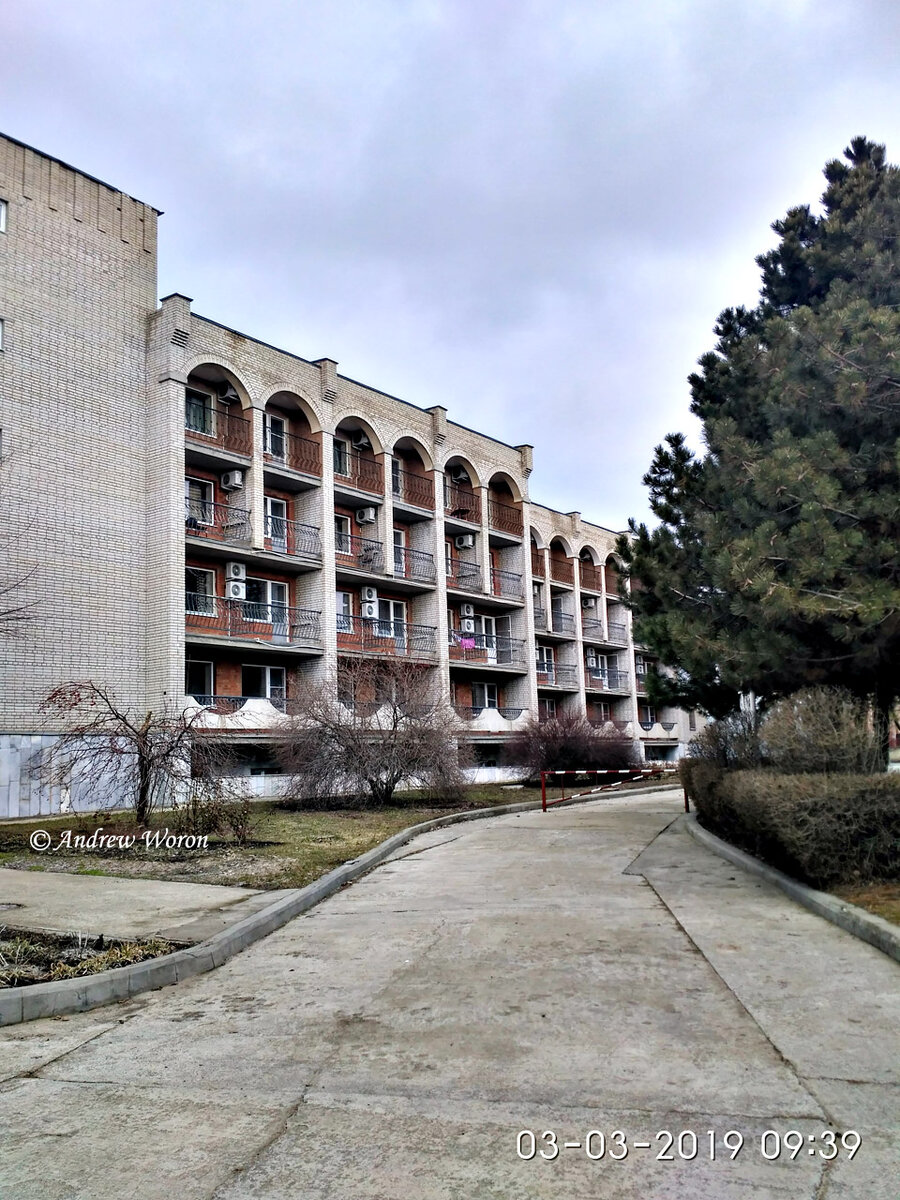 Центральный корпус сатантория "Тополь"