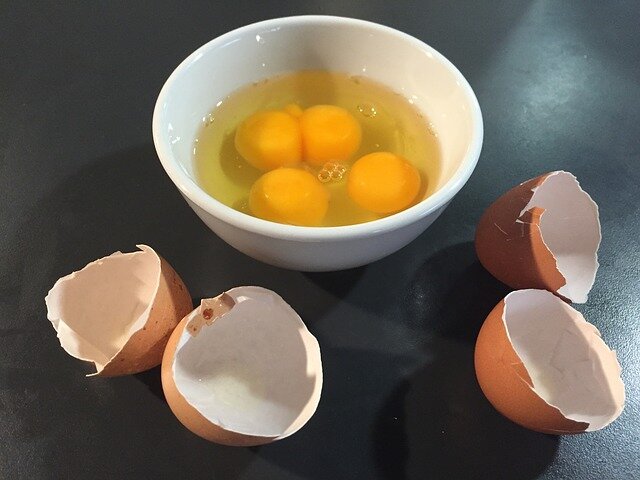 История примет о яйце с двумя желтками
