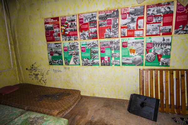 Нашли квартиру в Припяти, где живут чернобыльские сталкеры