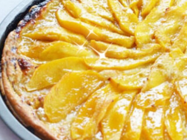 Подавайте пирог горячим - и он разлетится за минуту!