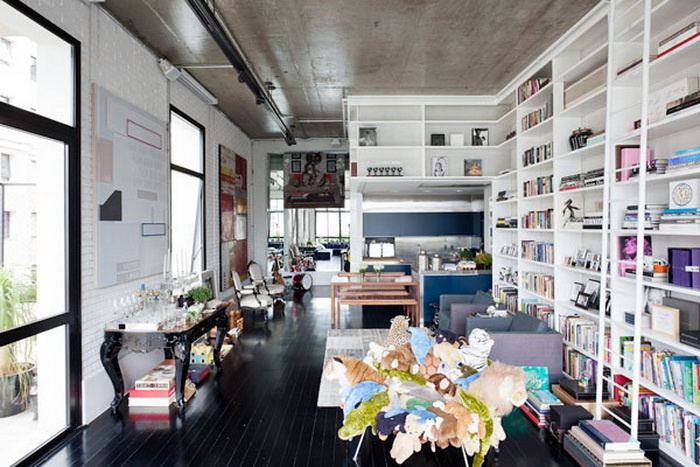 "Бестолковое" кресло из мягких игрушек.