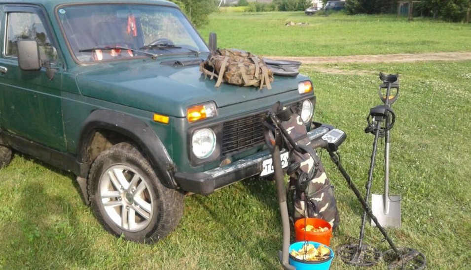 Часто берут Ниву трехдверную.